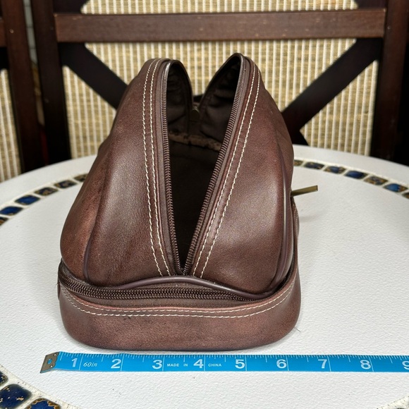 Awesome Men’s Leather Toiletry Shaving Bag by Hammacher Schlemmer - Picture 12 of 12